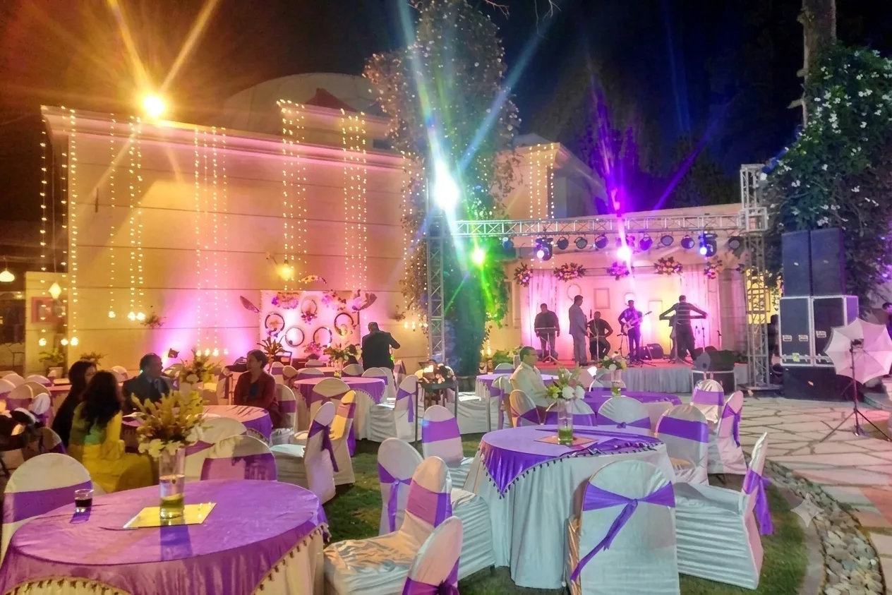 Wedding mandap and entrance décor in Uttarakhand